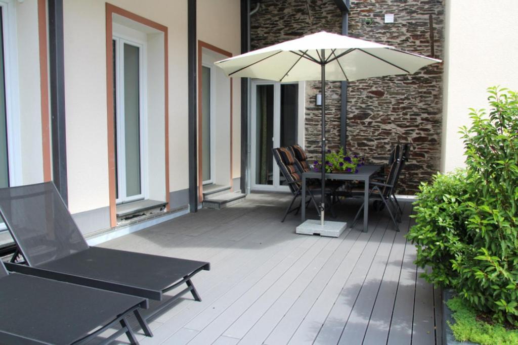 Moselromance - Luxusapartment - Grosse Terrasse - Ruhige Lage ทราเบิน-ทราร์บาค ภายนอก รูปภาพ